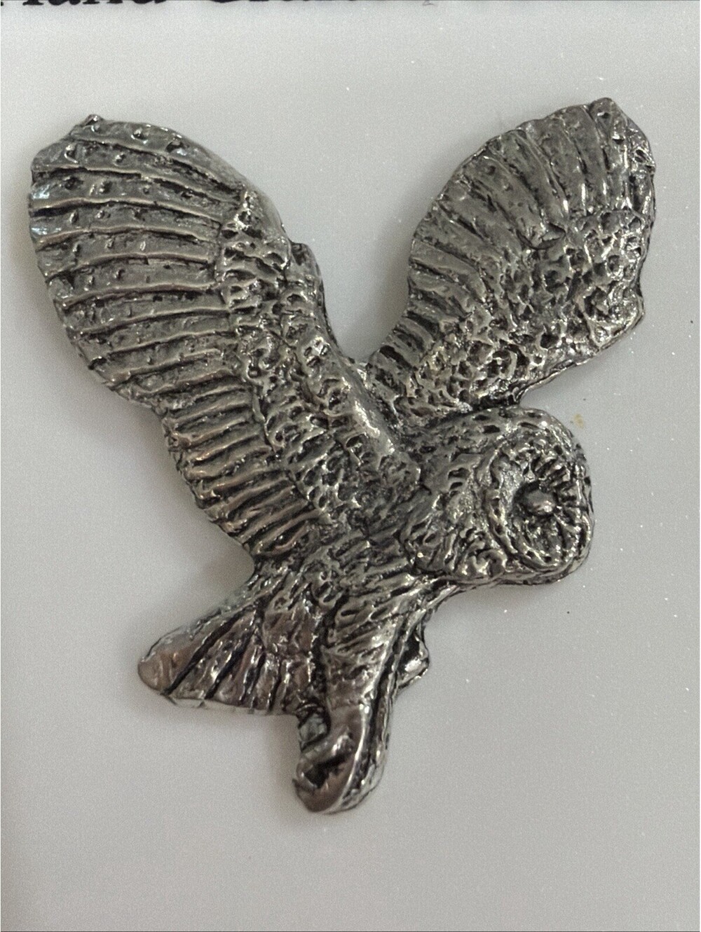 Barn Owl in Flight Pewter Pin Brooch British Hand Crafted Falconry Bird Hawk New - Picture 2 of 4
